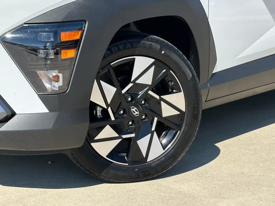 2024 Hyundai Kona SEL photo 1