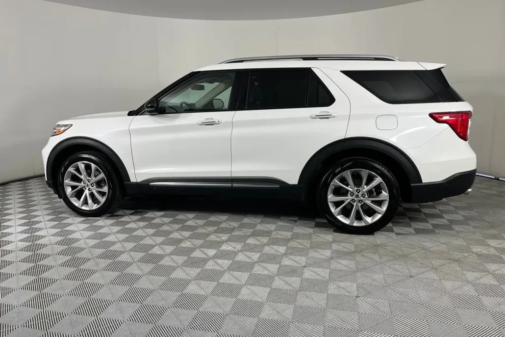 2022 Ford Explorer Platinum photo 1