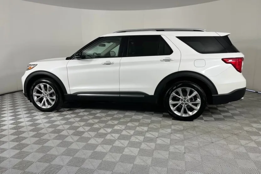 2022 Ford Explorer Platinum photo 1