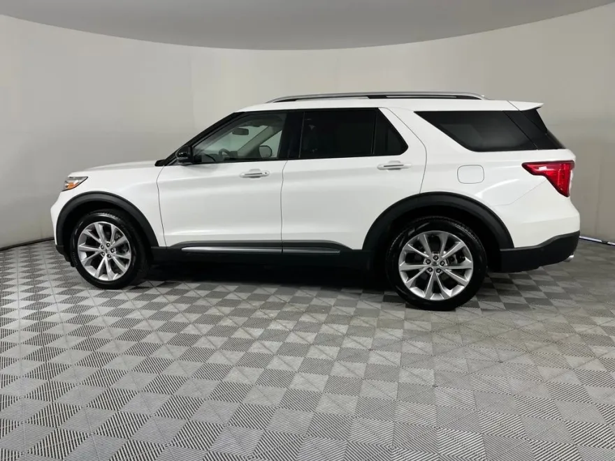 2022 Ford Explorer Platinum photo 1