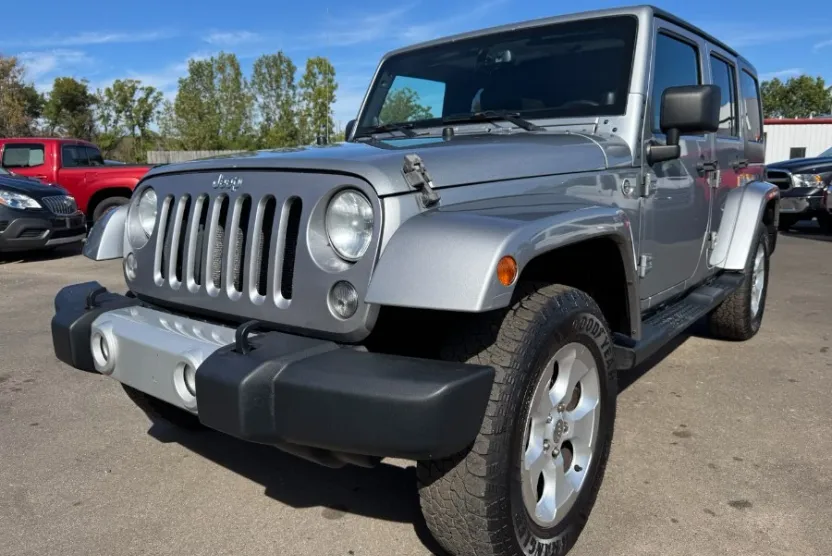 2014 Jeep Wrangler Unlimited Sahara photo 1