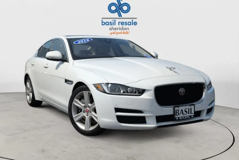 2018 Jaguar XE Prestige photo 1