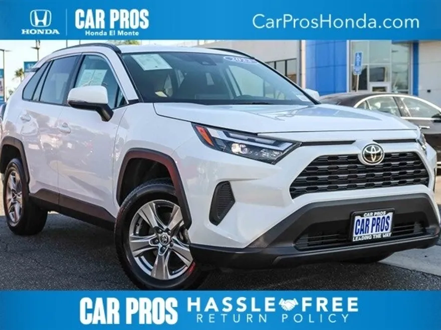 2023 Toyota RAV4 XLE photo 1