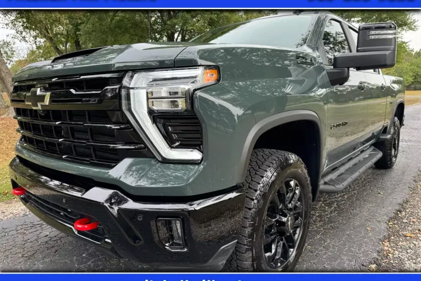 2025 Chevrolet Silverado 2500HD LT photo 1