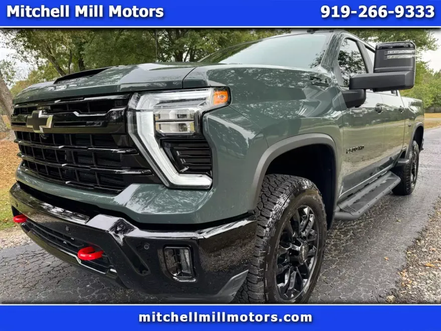 2025 Chevrolet Silverado 2500HD LT photo 1