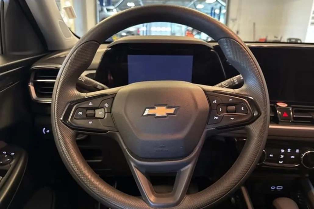 2025 Chevrolet Trailblazer LT photo 1
