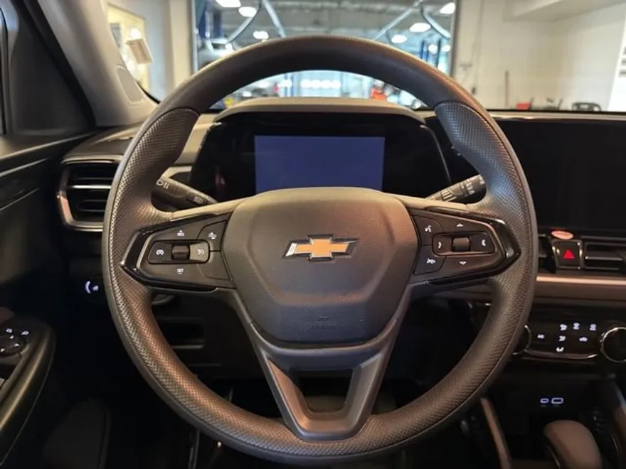 2025 Chevrolet Trailblazer LT photo 1