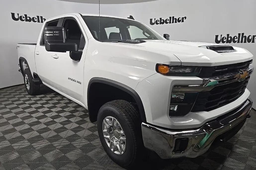 2025 Chevrolet Silverado 2500HD LT photo 1