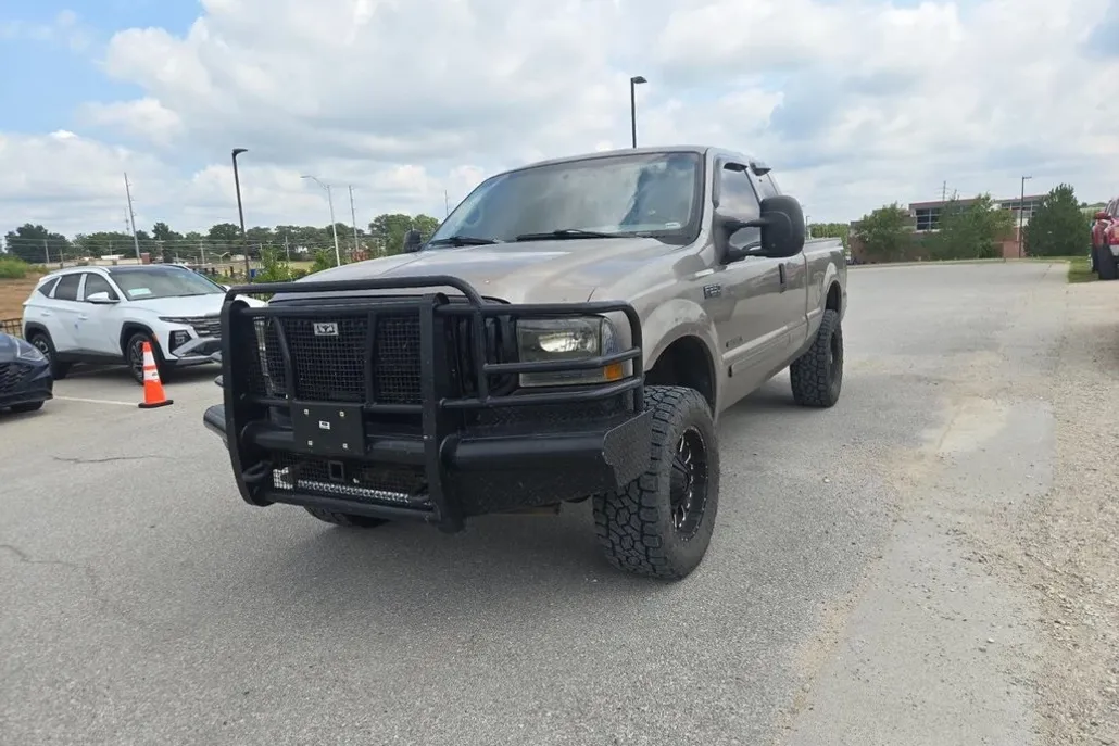 2002 Ford F-250 photo 1