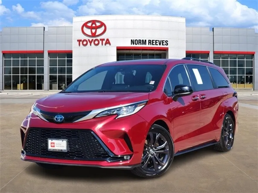 2022 Toyota Sienna XSE photo 1