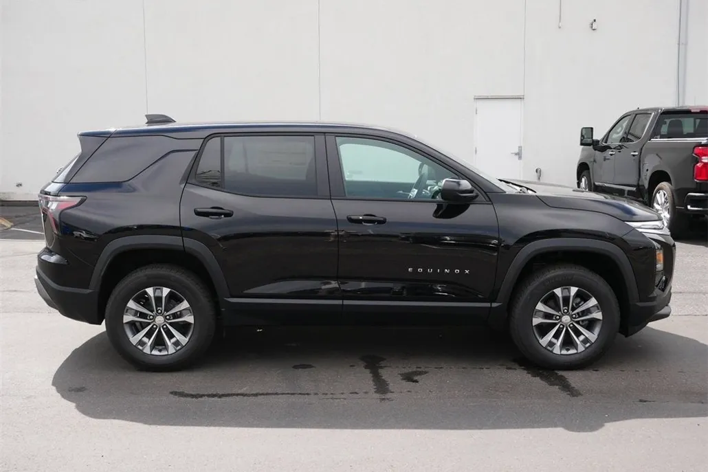 2026 Chevrolet Equinox LT photo 1