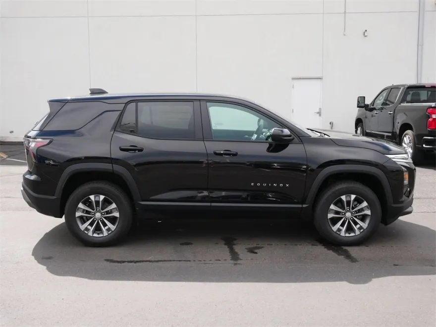 2026 Chevrolet Equinox LT photo 1