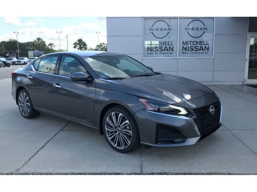 2025 Nissan Altima SL photo 1
