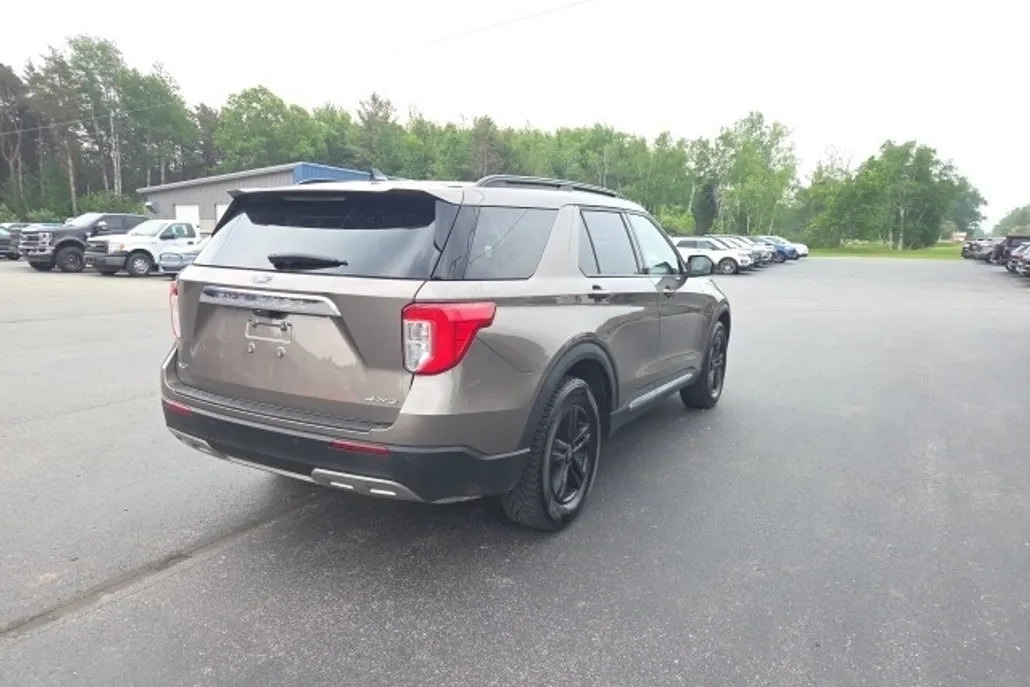 2021 Ford Explorer XLT photo 1