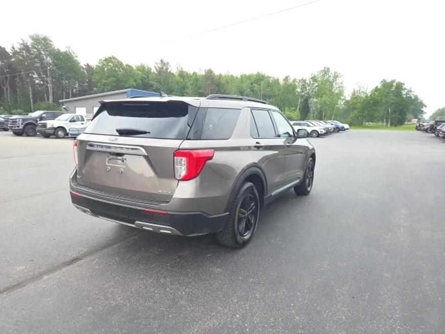 2021 Ford Explorer XLT photo 1