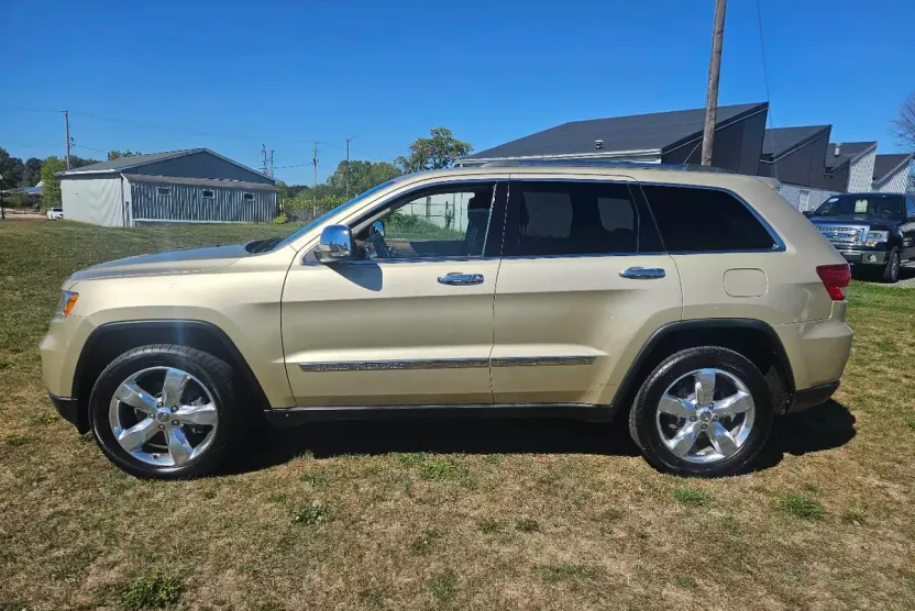 2011 Jeep Grand Cherokee Overland Summit photo 1