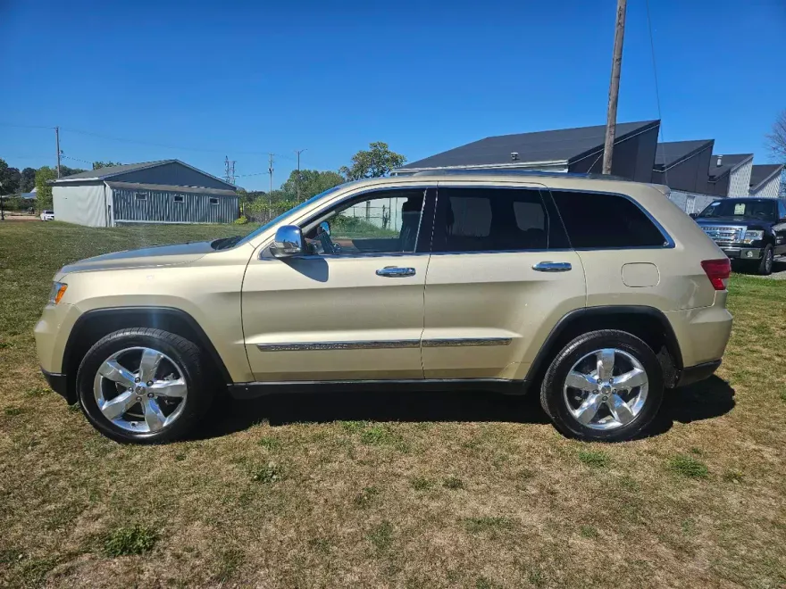 2011 Jeep Grand Cherokee Overland Summit photo 1
