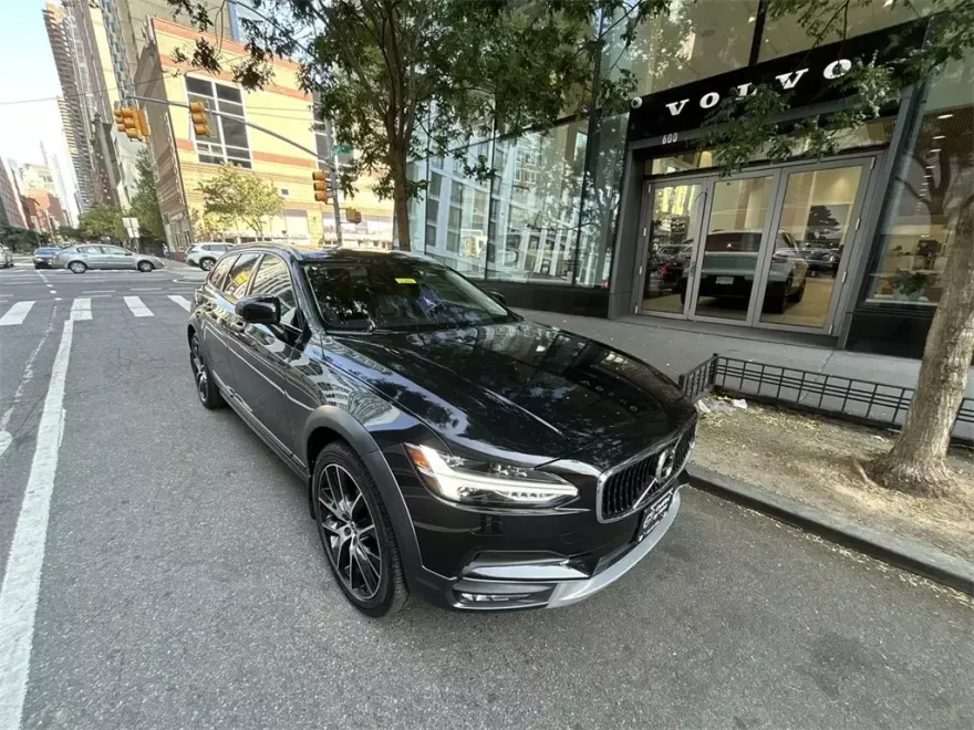 2020 Volvo V90 Cross Country T6 AWD photo 1