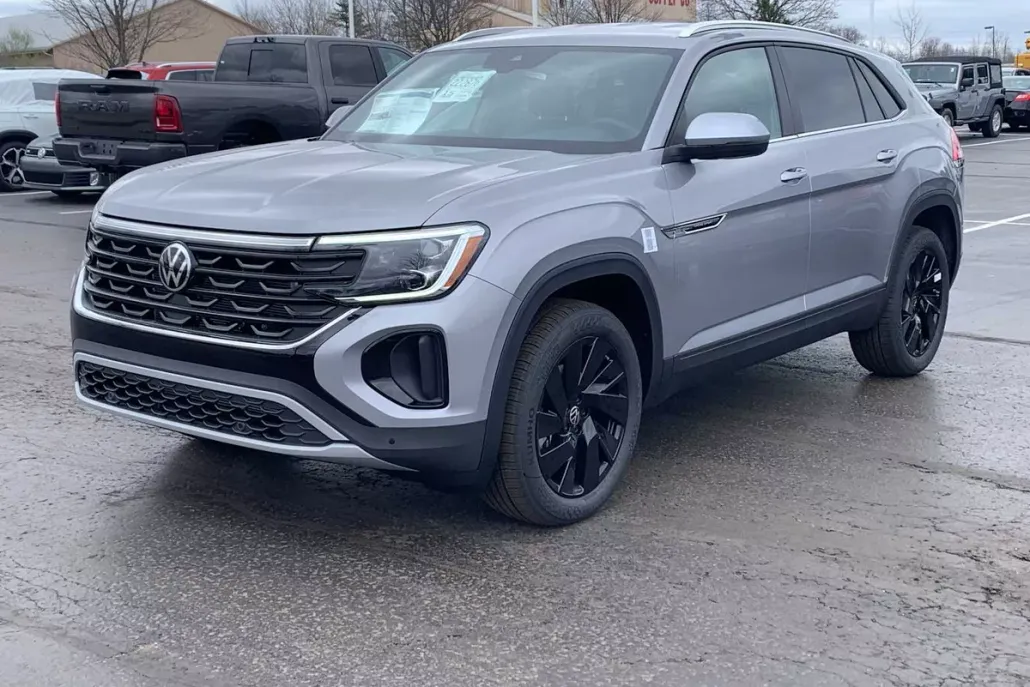 2025 Volkswagen Atlas Cross Sport SE Technology photo 1