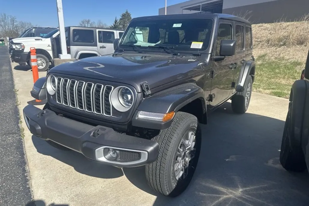 2025 Jeep Wrangler Unlimited Sahara photo 1