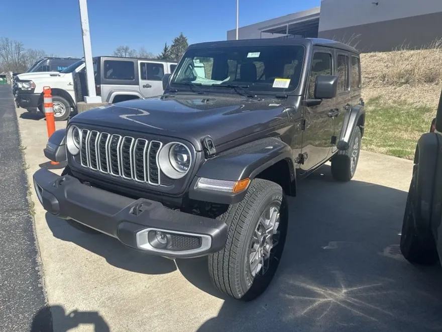 2025 Jeep Wrangler Unlimited Sahara photo 1