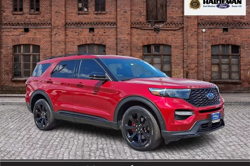 2022 Ford Explorer ST photo 1