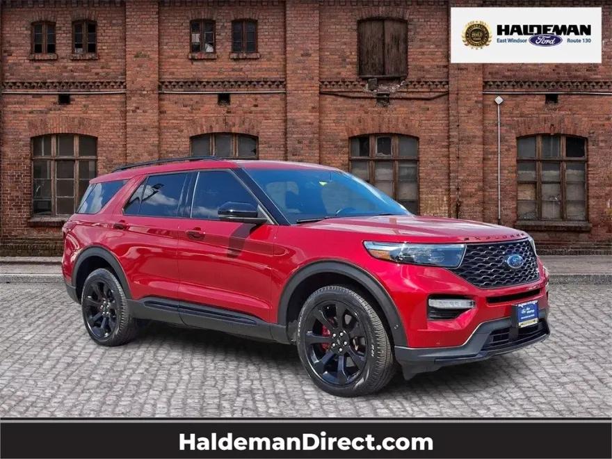 2022 Ford Explorer ST photo 1