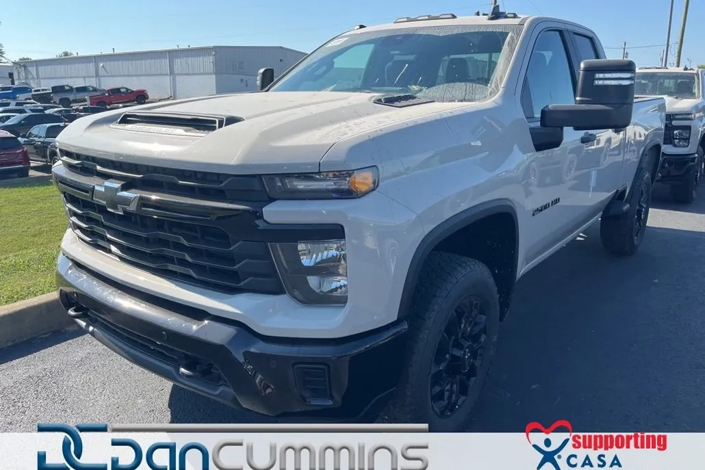 2026 Chevrolet Silverado 2500HD Custom photo 1