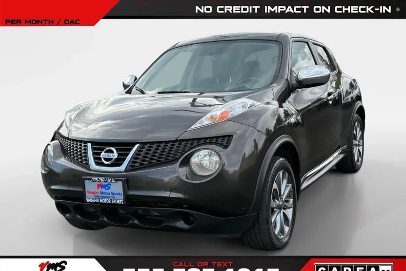 2011 Nissan Juke SV photo 1