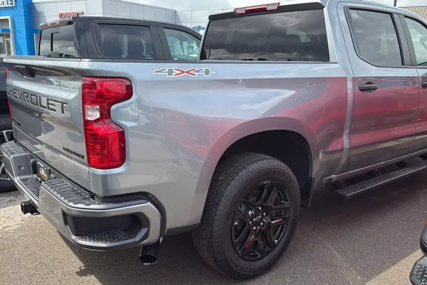 2025 Chevrolet Silverado 1500 Custom photo 1