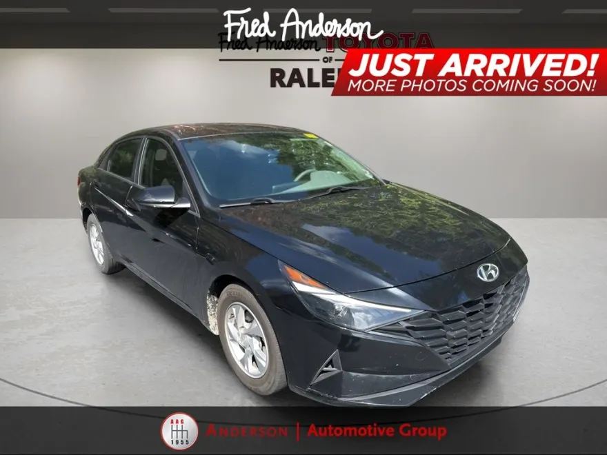 2022 Hyundai Elantra SE photo 1