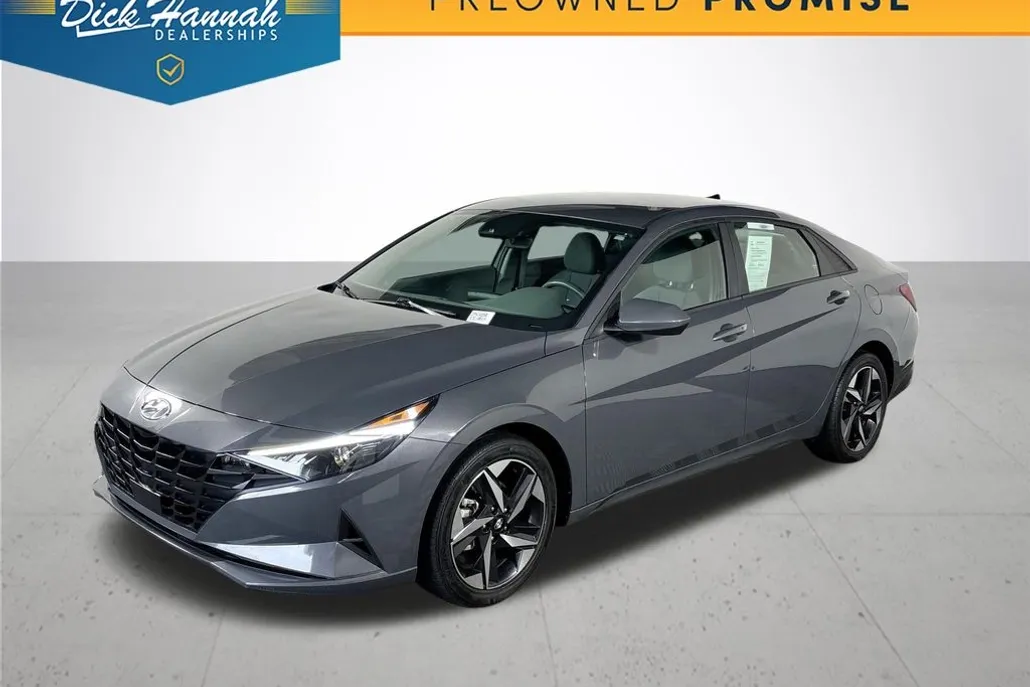 2023 Hyundai Elantra SEL photo 1