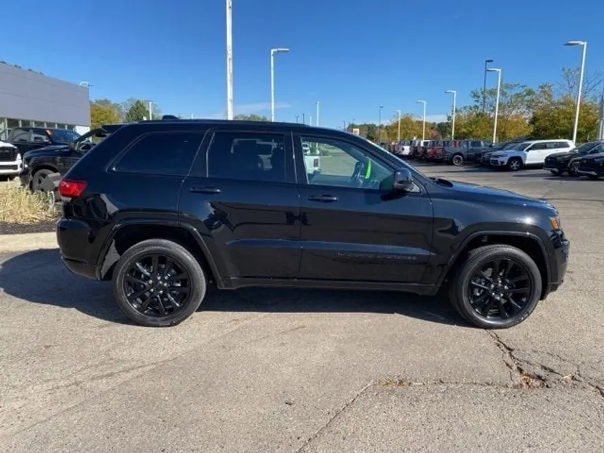 2022 Jeep Cherokee Laredo X photo 1