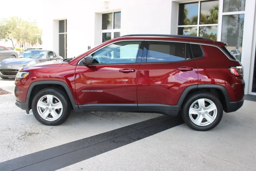 2022 Jeep Compass Latitude photo 1