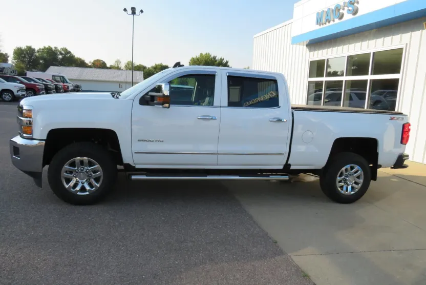 2017 Chevrolet Silverado 3500HD LTZ photo 1