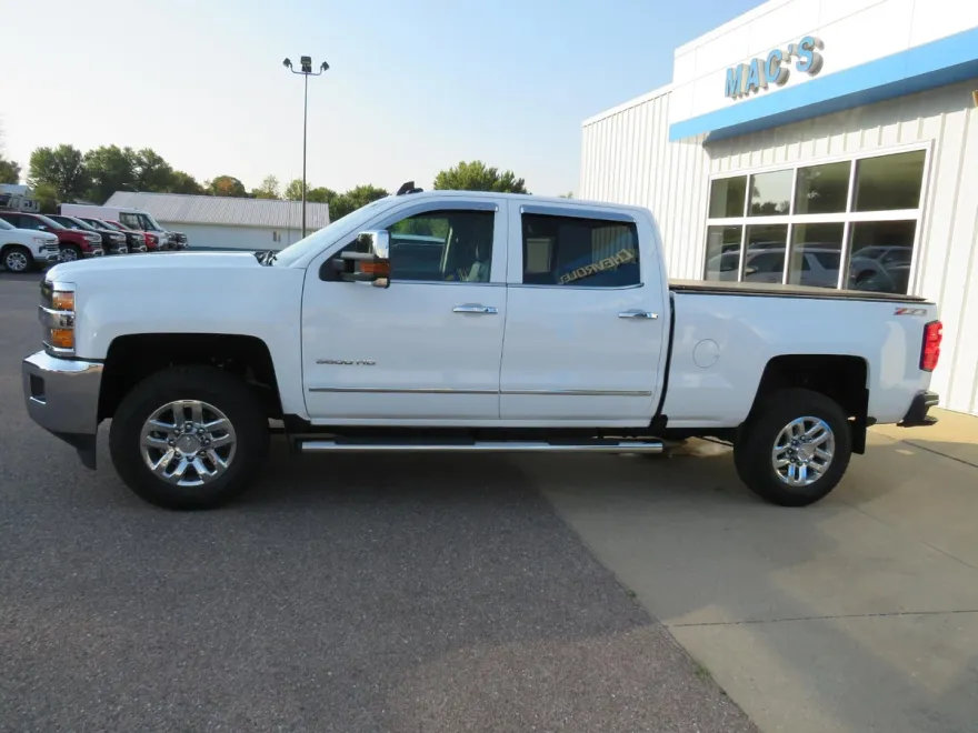 2017 Chevrolet Silverado 3500HD LTZ photo 1