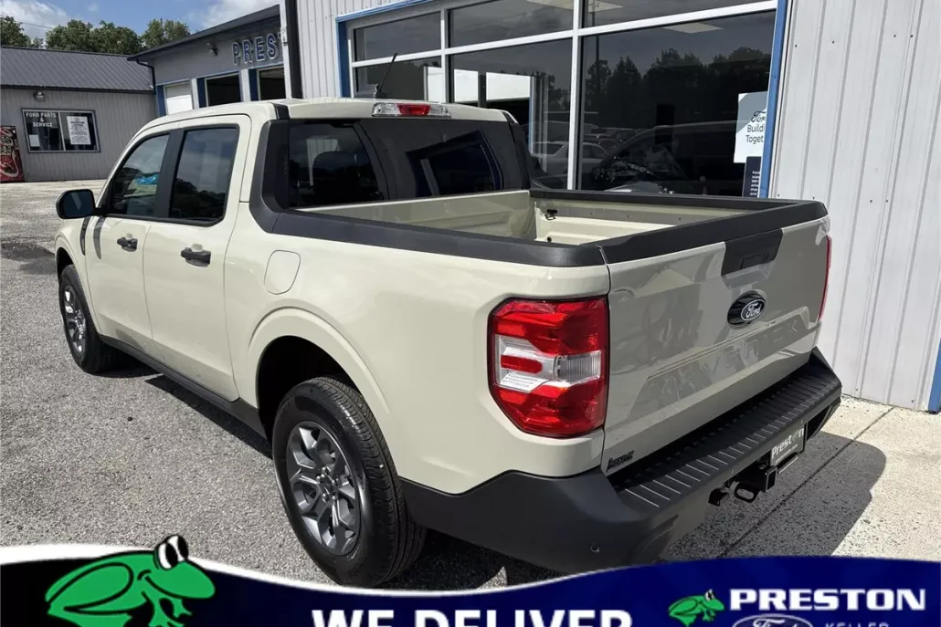 2025 Ford Maverick XLT photo 1