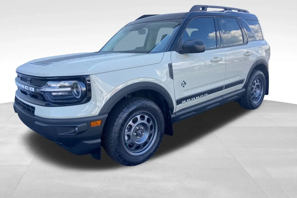 2024 Ford Bronco Sport Outer Banks photo 1