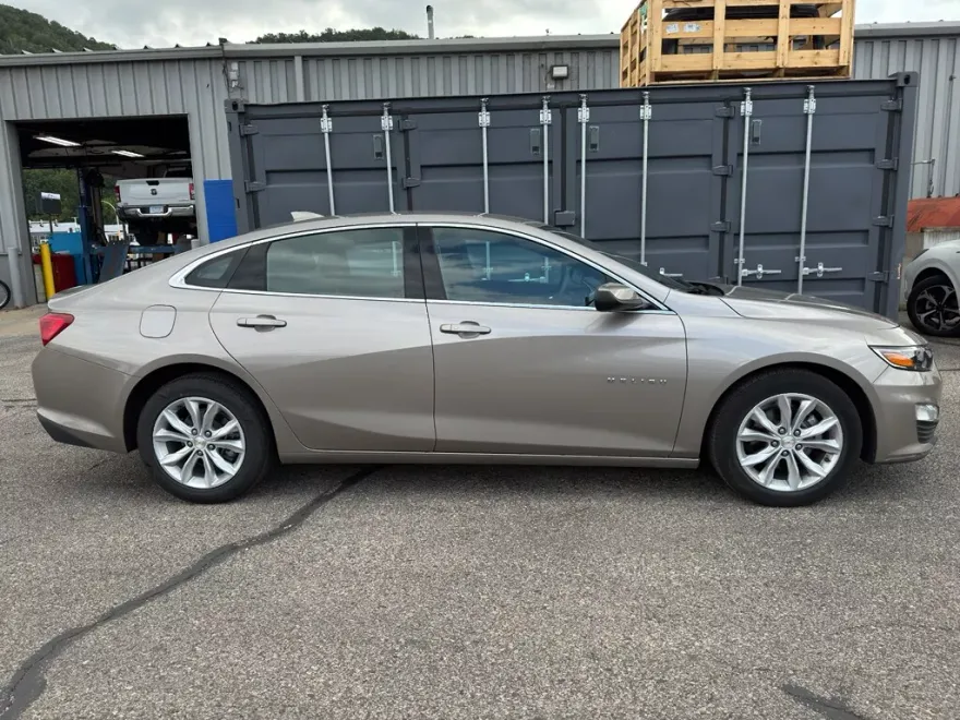 2024 Chevrolet Malibu 1LT photo 1