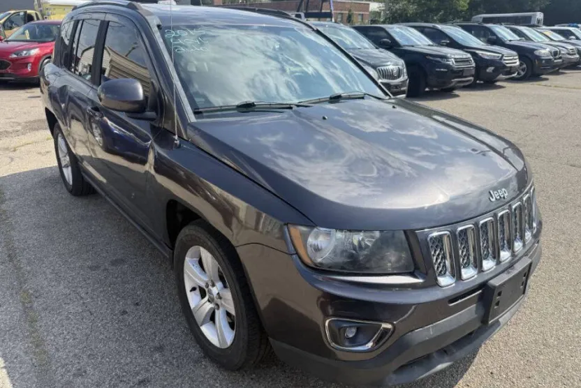 2015 Jeep Compass Latitude photo 1