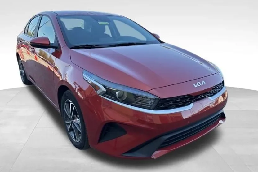 2023 Kia Forte LXS photo 1