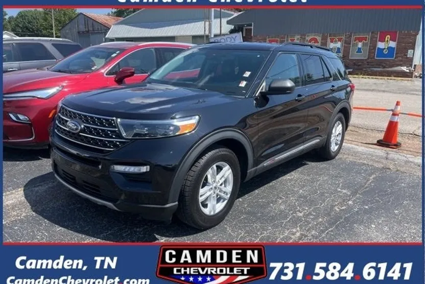 2023 Ford Explorer XLT photo 1