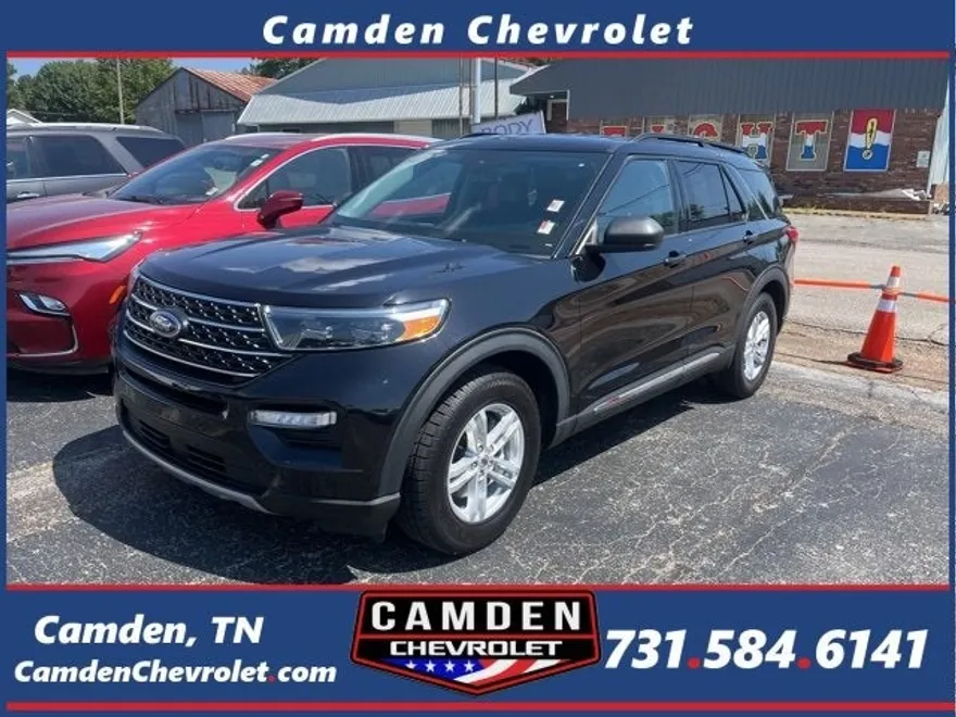 2023 Ford Explorer XLT photo 1
