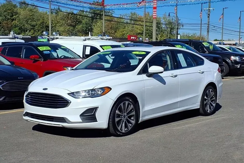 2020 Ford Fusion SE photo 1
