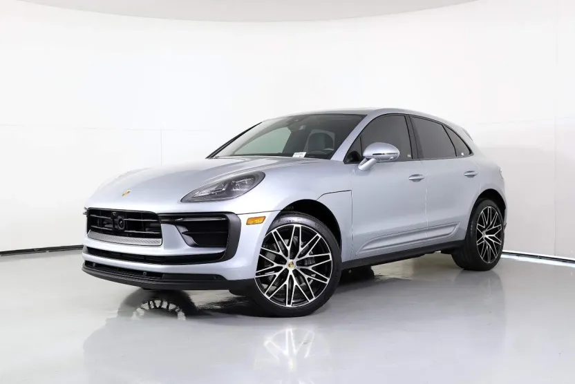 2024 Porsche Macan T photo 1