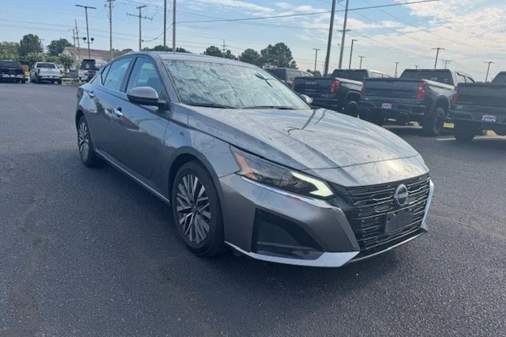 2023 Nissan Altima 2.5 SV photo 1