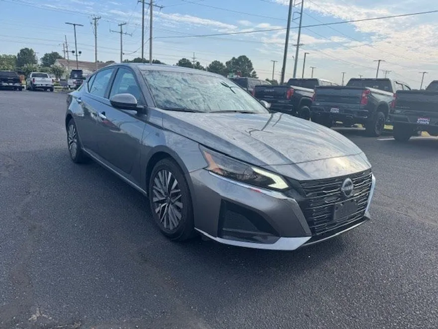 2023 Nissan Altima 2.5 SV photo 1