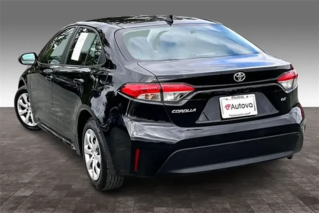 2024 Toyota Corolla LE photo 1