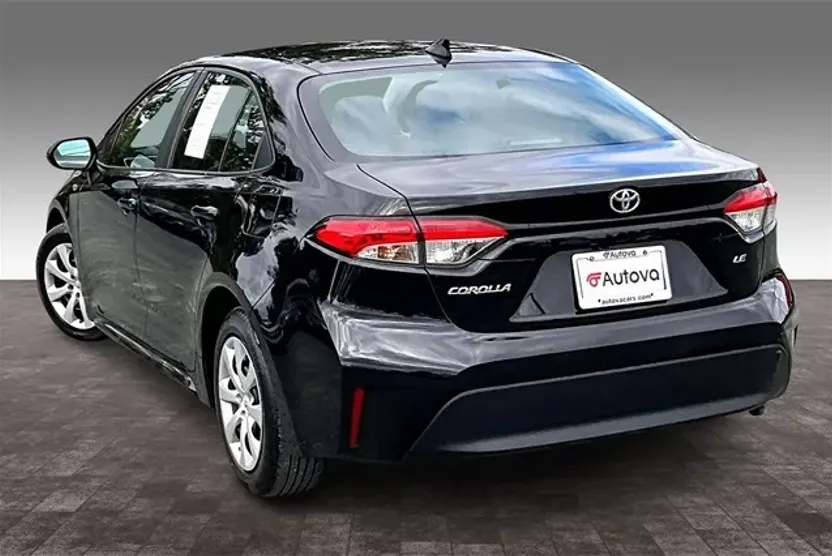 2024 Toyota Corolla LE photo 1