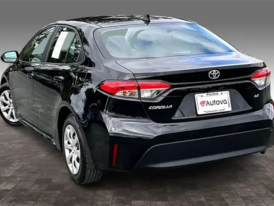 2024 Toyota Corolla LE photo 1